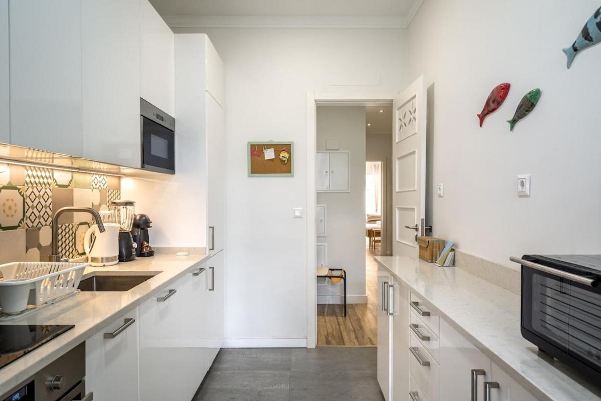 T2 With Ac And Patio Near Av Da Liberdade Lissabon