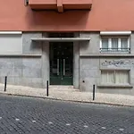 Central T2 With Ac And Patio Near Av Da Liberdade