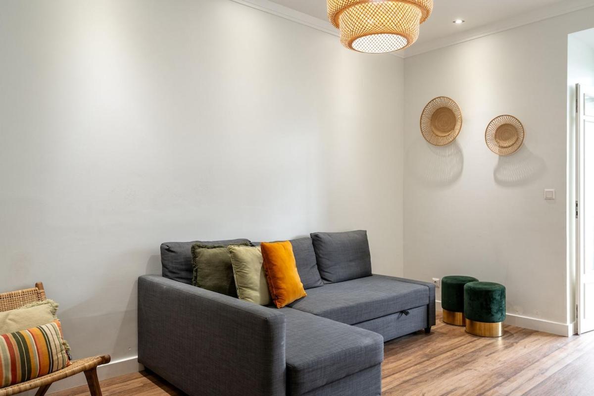 T2 With Ac And Patio Near Av Da Liberdade * Lisboa
